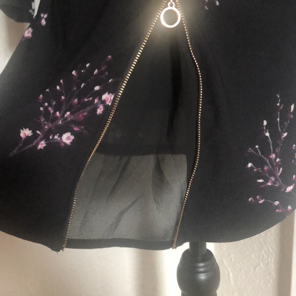 Ladies Dynamite 3/4 sleeve top - size medium - Picture 6 of 10